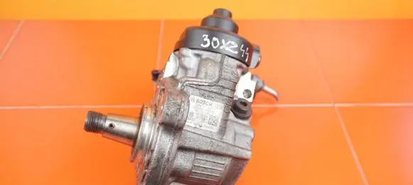 Volkswagen PASSAT B7 Fuel injection high pressure pump 03L130309 30XZ44