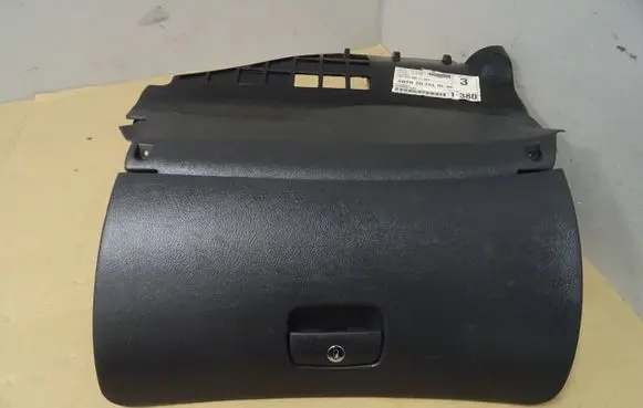 Volkswagen PASSAT B5.5 Glove box 3B1857101
