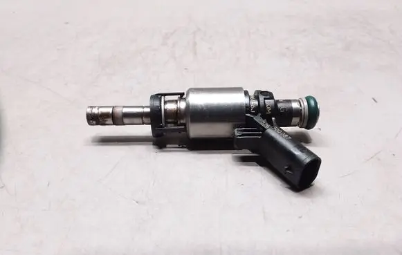 Audi A4 S4 B8 8K Fuel injector 06H906036J