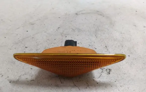 Ford Mondeo Mk III Front fender indicator light 1S7113K309AB