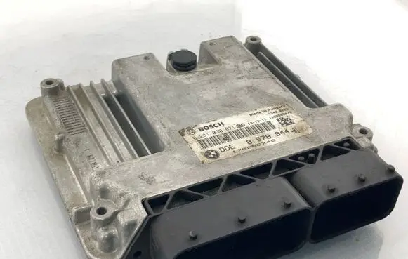 BMW 3 F30 F35 F31 Engine control unit/module 8578944 170056749 0281030871