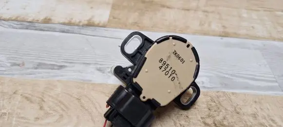 Toyota Prius (NHW20) Brake pedal sensor switch 8951047010