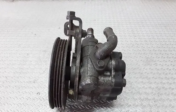 Mazda 121 Power steering pump
