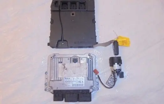 Peugeot 308 Engine ECU kit and lock set 9666235880 8200780028