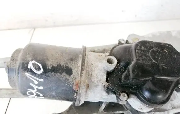 Nissan X-Trail T30 Wiper motor 472332227