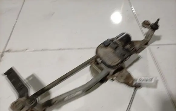 Volkswagen PASSAT B6 Front wiper linkage and motor 3C1955023E