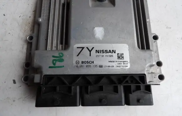 Nissan Qashqai Engine control unit/module 0281035135 23710HV30B 1039T22394