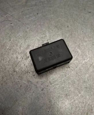 Mercedes-Benz E W210 Rain sensor 2108205710 00600000