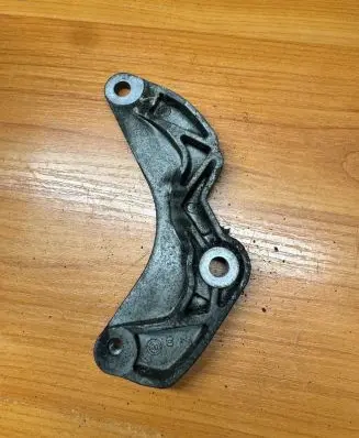 BMW 5 E39 Generator/alternator bracket 82248561