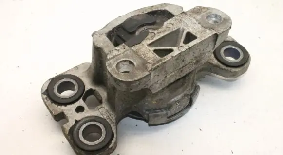Volvo XC70 Engine mount bracket 3131687502