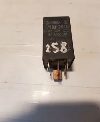 Volkswagen Golf II Glow plug pre-heat relay 171911261E 24410000