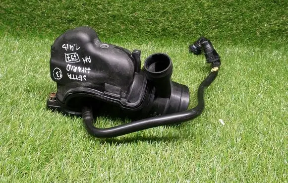 Volkswagen Jetta VI Turbo air intake inlet pipe/hose 04E129656