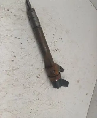 Mercedes-Benz A W168 Fuel injector 0445110015 6680700287