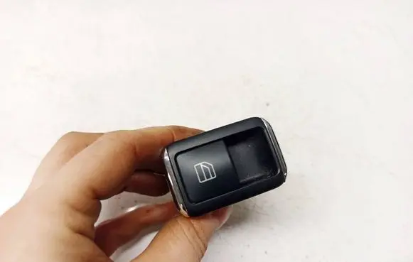 Mercedes-Benz C AMG W204 Electric window control switch A204870735 A2048707358