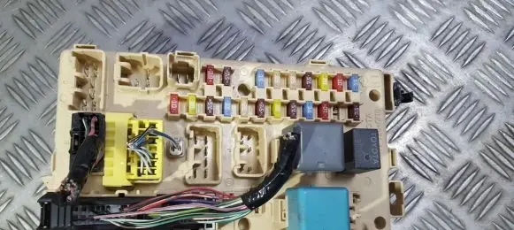 Toyota Avensis T250 Fuse box set 82641CA020F 82641-CA020-F