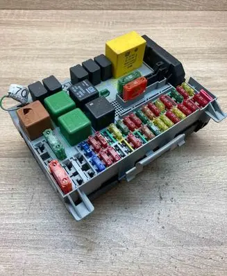 Opel Vectra B Fuse module 09152787