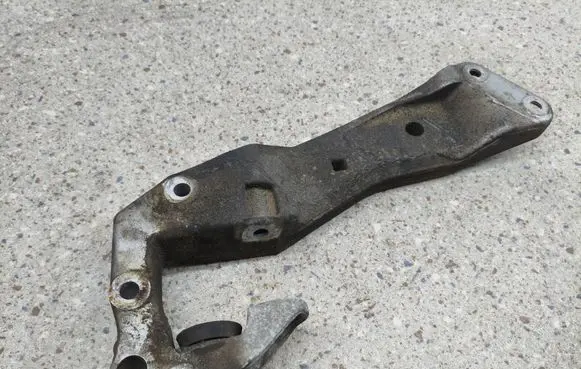 BMW 5 GT F07 Gearbox mounting bracket 6777615