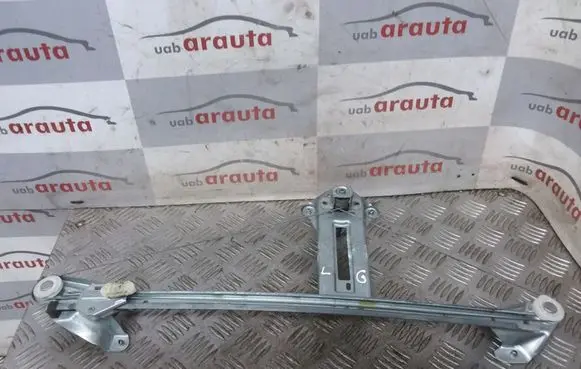 Rear door manual window regulator