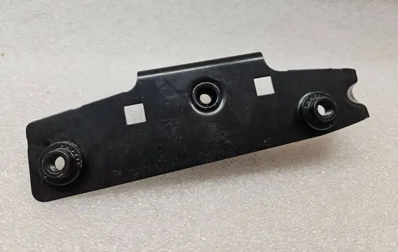Fender mounting bracket