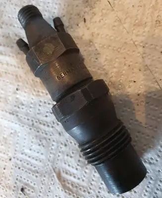 Volkswagen Golf II Fuel injector 068130202F