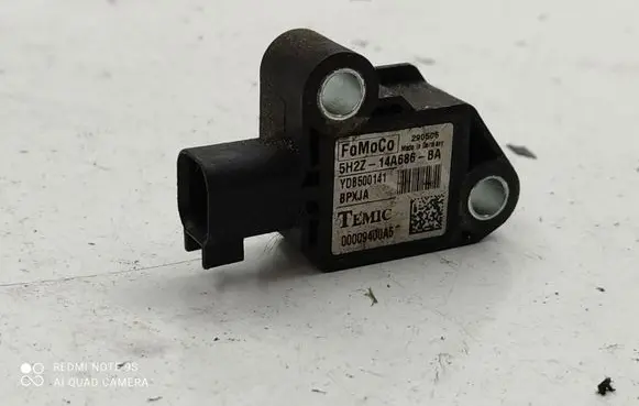 Land Rover Discovery 3 - LR3 Airbag deployment crash/impact sensor YDB500141