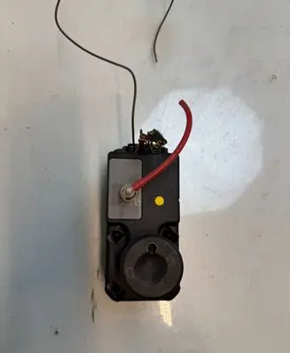 Volkswagen Golf III Central locking vacuum pump 1H0962257E
