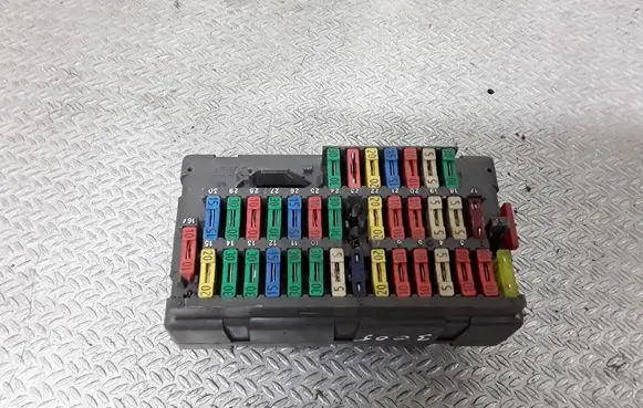 Peugeot 406 Fuse module