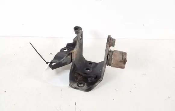 Toyota Avensis T270 Engine mounting bracket 12321-0R010
