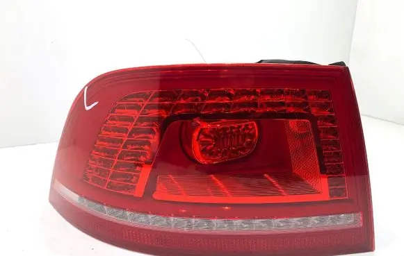 Volkswagen Phaeton Rear/tail lights 3D0945095H