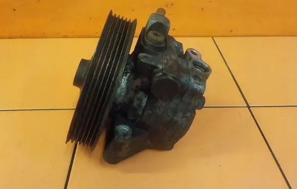 Land Rover Freelander 2 - LR2 Power steering pump 6G913A696EE