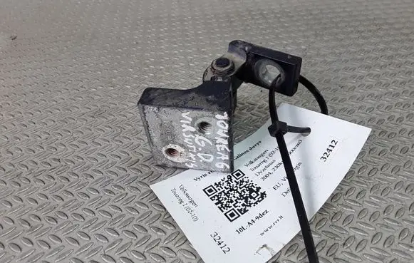 Volkswagen Touareg I Rear door upper hinge
