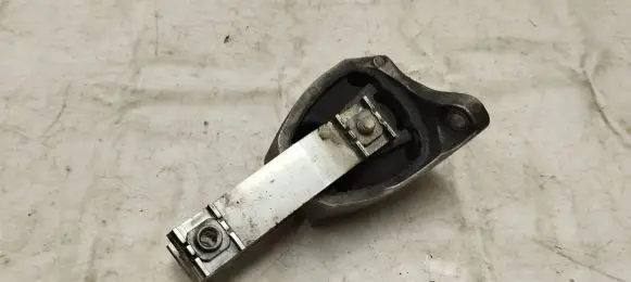 Volvo XC90 Engine mount bracket 31339953 31339951