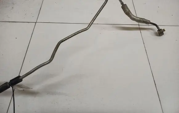 Volkswagen PASSAT B6 Air conditioning (A/C) pipe/hose 