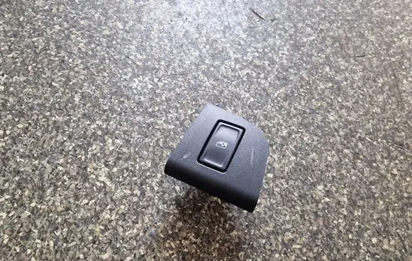 Skoda Octavia Mk3 (5E) Electric window control switch