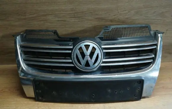 Volkswagen Jetta V Front bumper upper radiator grill 1K5853651