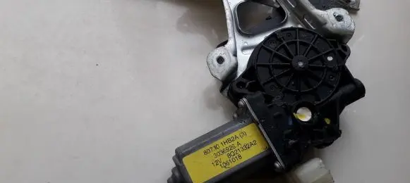 Nissan Note (E12) Front door window regulator motor 3036926a 807301hb2a