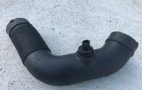 Opel Astra H Air intake hose/pipe 55559325