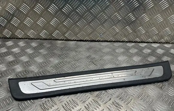 Front sill trim cover