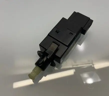 Mercedes-Benz E W211 Brake pedal sensor switch