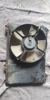 Suzuki Swift I Radiator cooling fan shroud