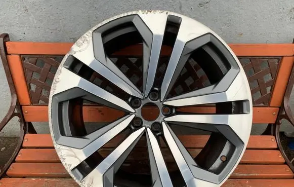 Audi Q8 R22 alloy rim 