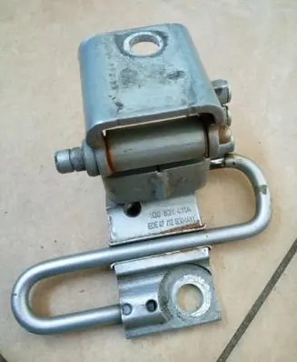 Volkswagen Eos Front door lower hinge 1Q0831411A NE70679