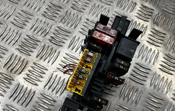 Mercedes-Benz GLC X253 C253 Fuse module A2059067200 908833 1622011648
