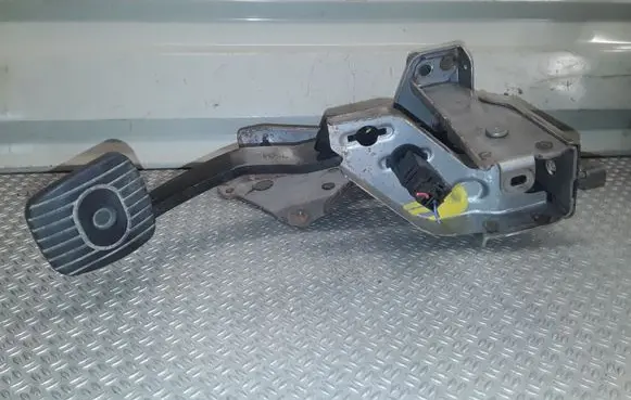 Nissan Tiida C11 Clutch pedal 