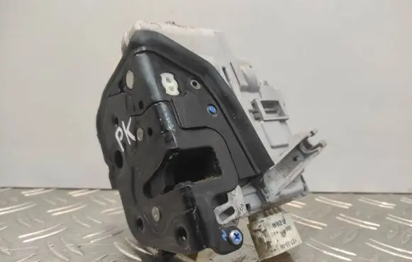 Audi A6 S6 C6 4F Front door lock 4F1837015