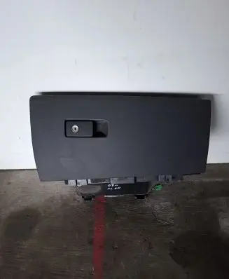 Volvo XC70 Glove box 39891975 30676278 30676280