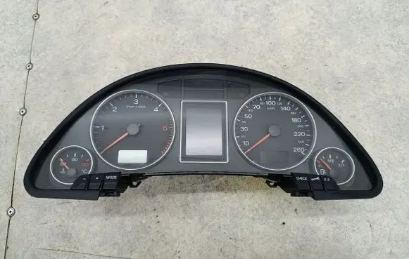 Audi A4 S4 B7 8E 8H Speedometer (instrument cluster) 