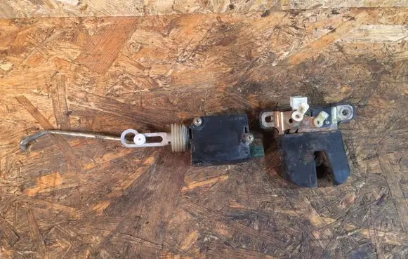 Audi A4 S4 B5 8D Loading door lock 8D5962115B PA66GF25 406204248