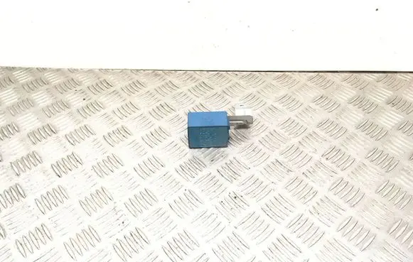 Toyota Prius (XW20) Window wiper relay 8594047010 0521003082