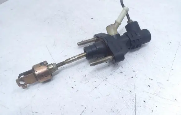 Toyota Avensis T250 Clutch master cylinder 242033